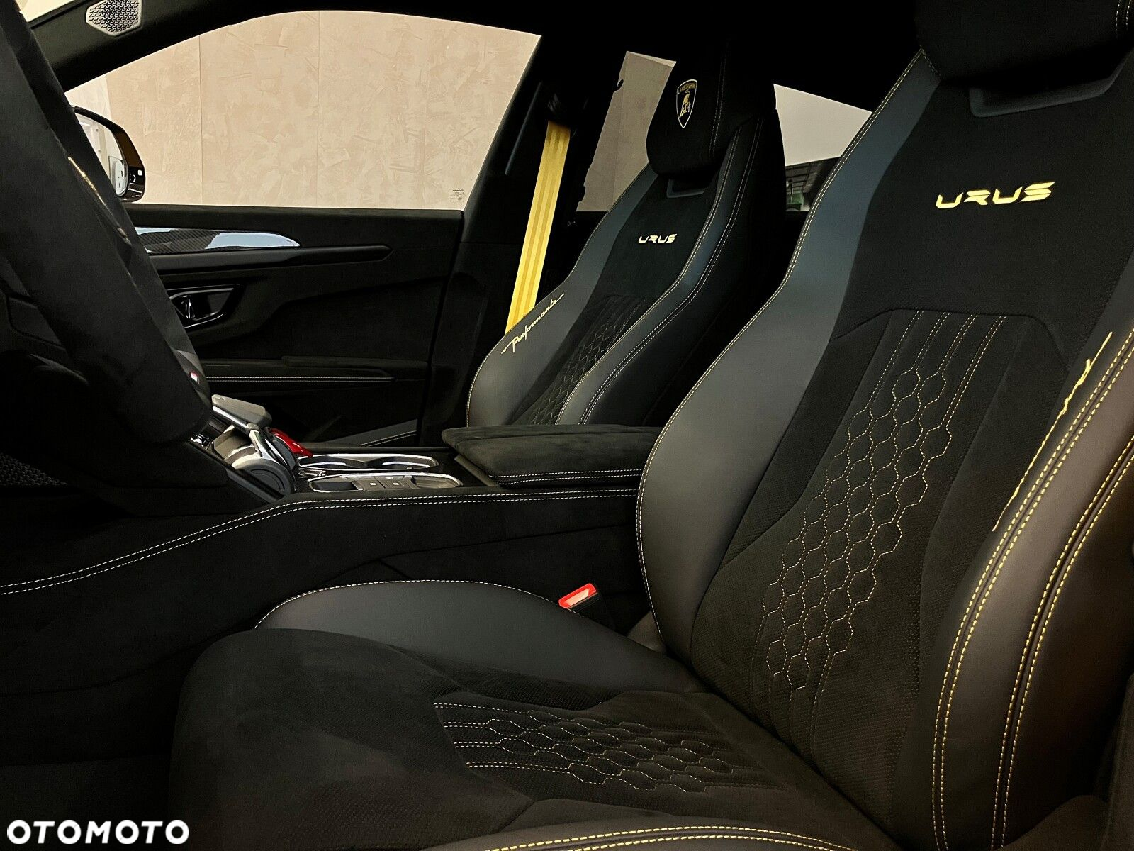 Lamborghini Urus - 13