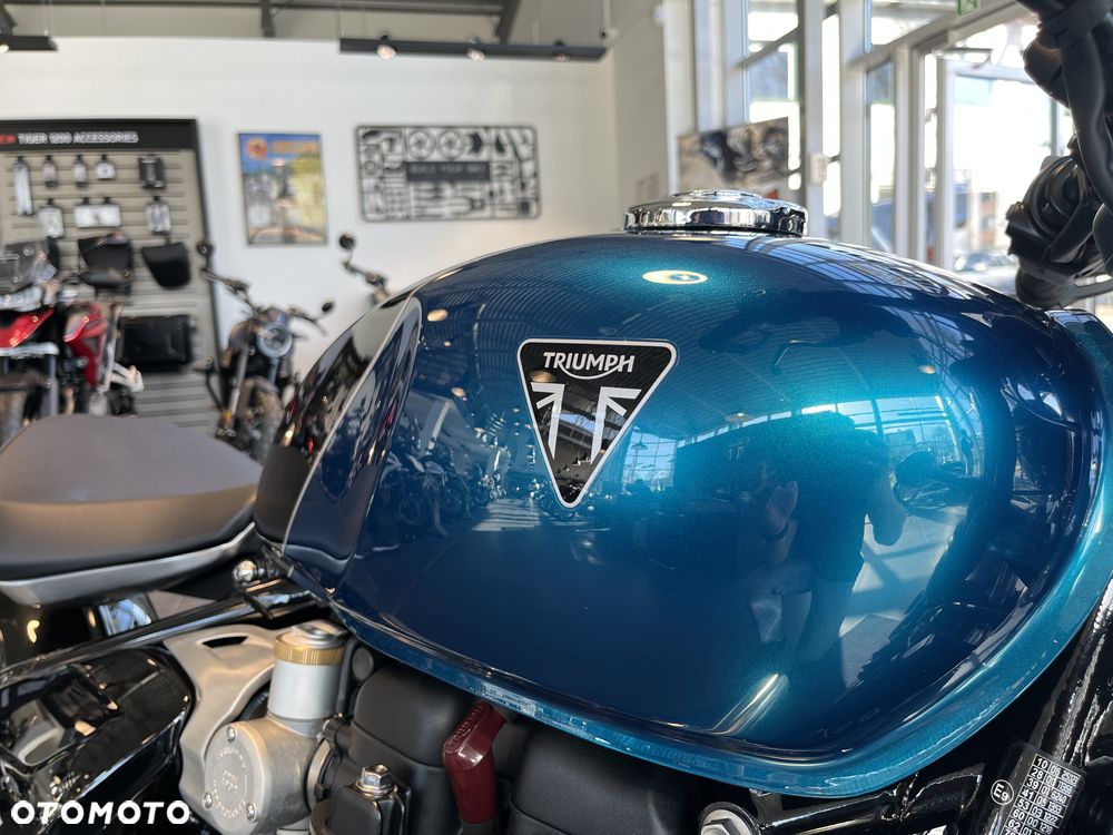 Triumph Bonneville Bobber - 6