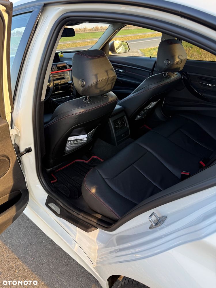 BMW Seria 3 335i xDrive Edition Sport - 19