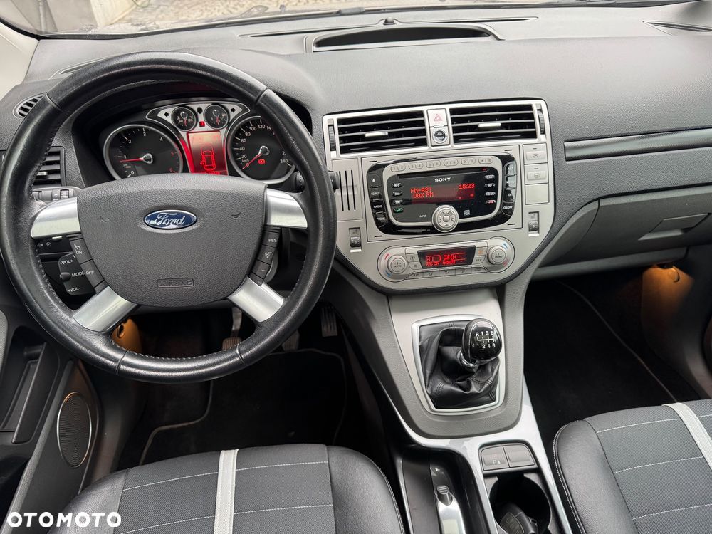 Ford Kuga 2.0 TDCi 4x4 Champions Edition - 32