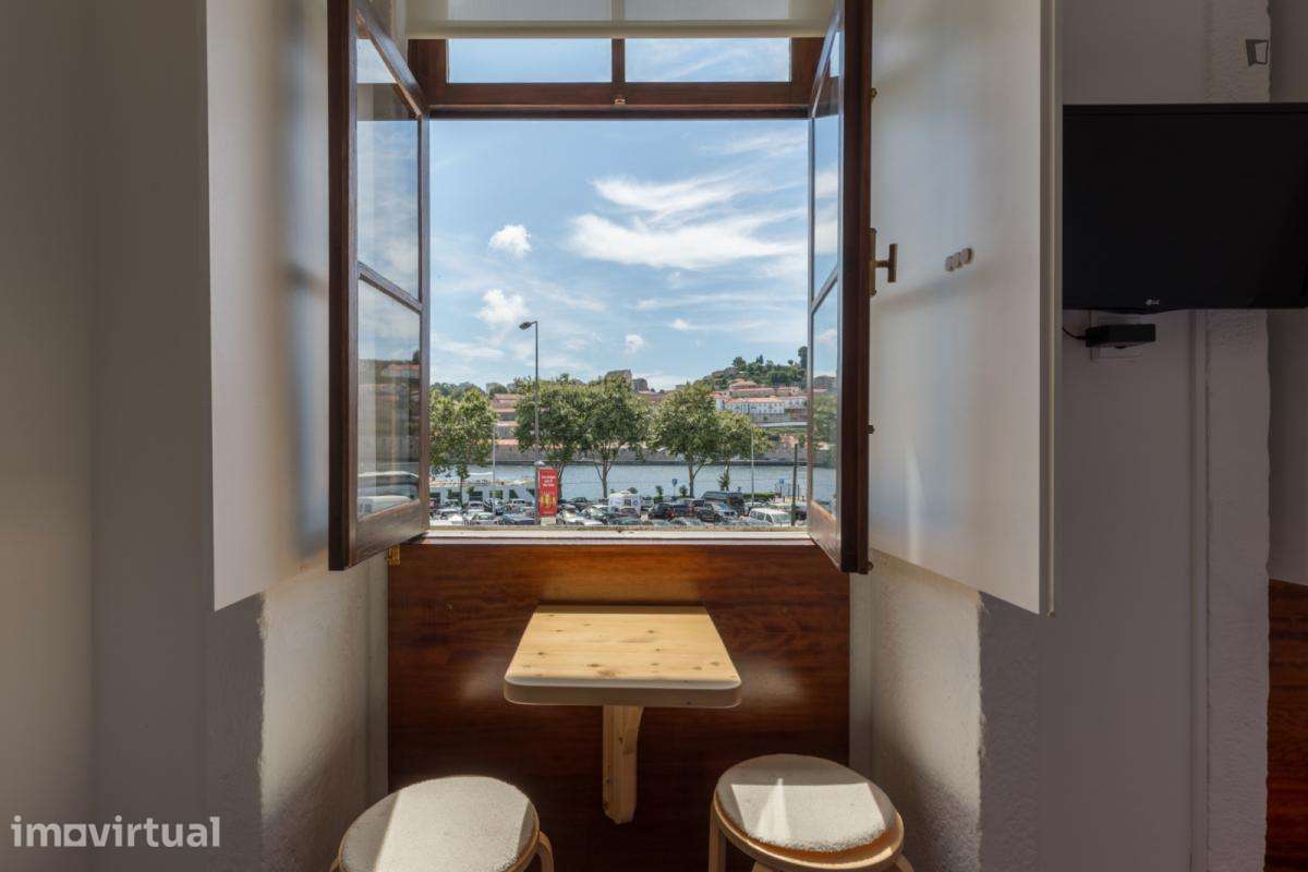 Apartamento com 2 quartos - localizado em São Nicolau Porto - Grande imagem: 2/14