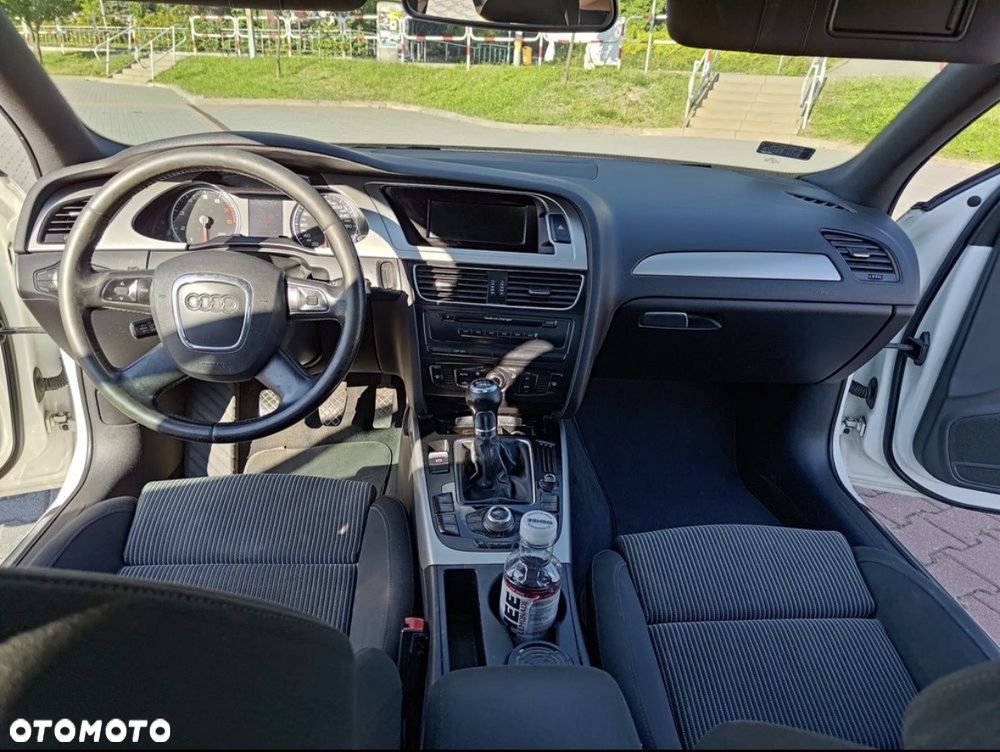 Audi A4 Limousine - 10
