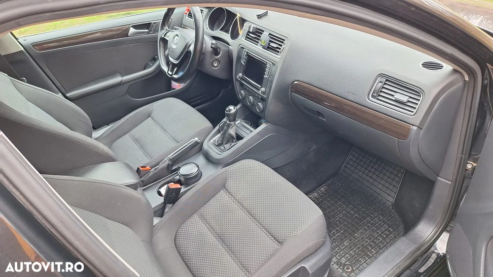 Volkswagen Jetta 2.0 TDI Comfortline - 13