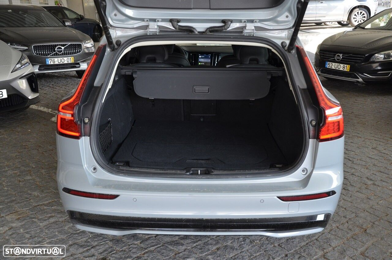 Volvo V60 2.0 T6 AWD TE Plus Dark - 19