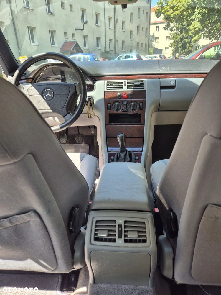 Mercedes-Benz Klasa E 230 Elegance - 6
