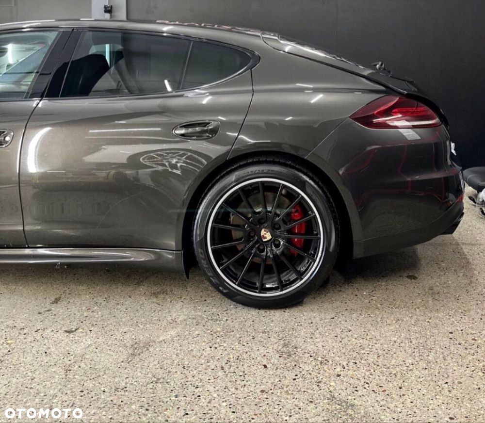 Porsche Panamera GTS - 24