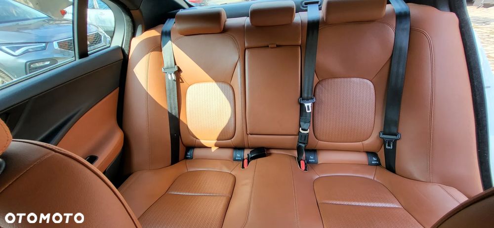 Jaguar XE 2.0 D Prestige - 8