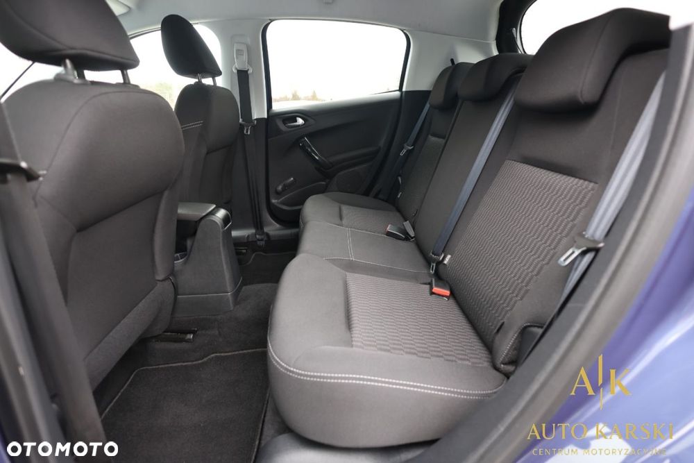 Peugeot 208 - 33