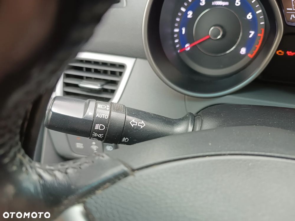 Hyundai Elantra - 12