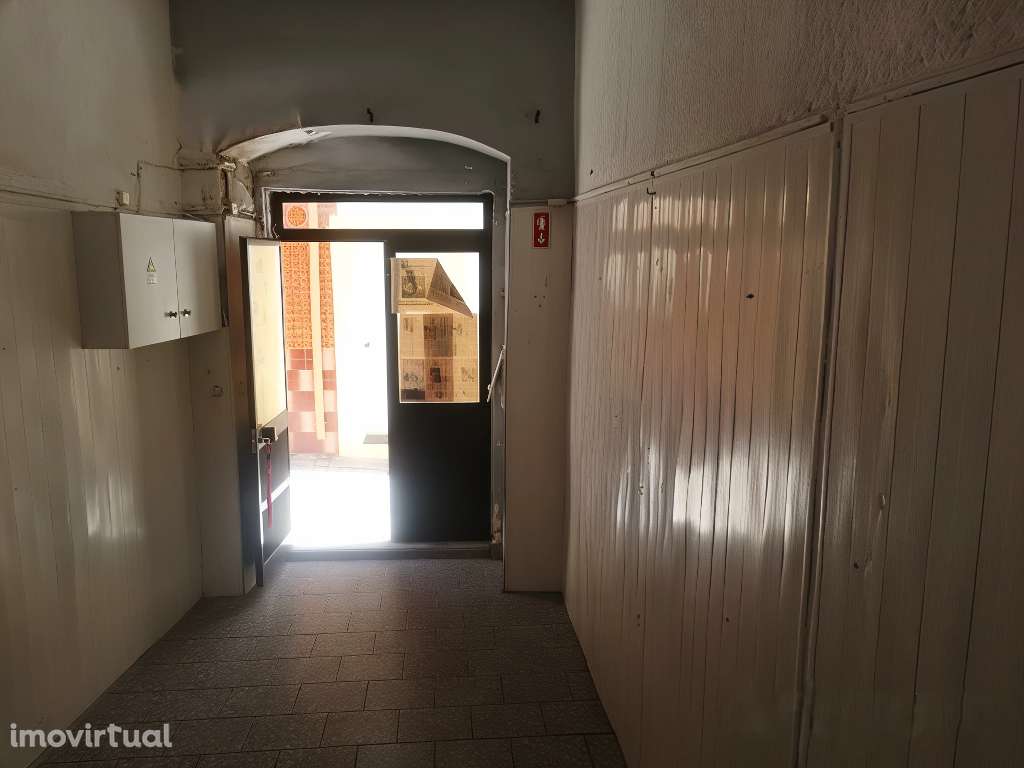 Espaço comercial de 31m² no centro de Elvas com fácil acesso - Grande imagem: 2/12