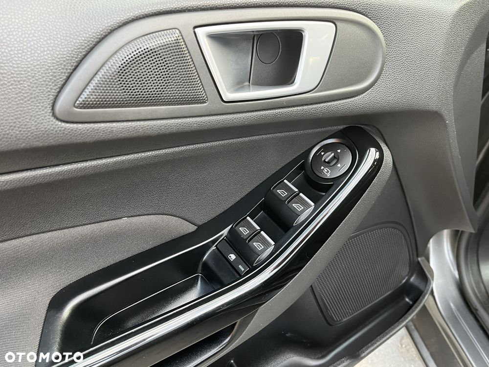 Ford Fiesta 1.0 EcoBoost S&S TITANIUM - 19