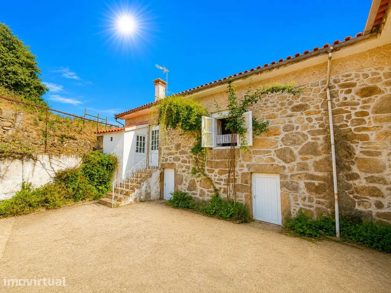 Quintinha com Moradia T2 e Charme Rural Próximo de Valença - Grande imagem: 3/36