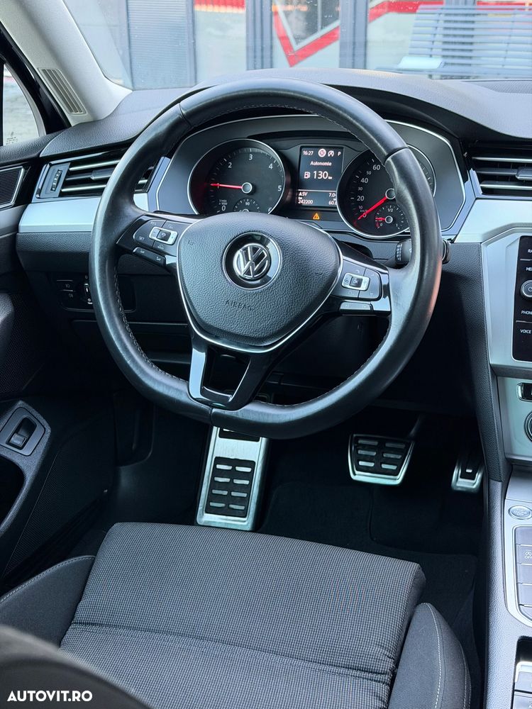Volkswagen Passat 2.0 TDI SCR DSG Trendline - 24