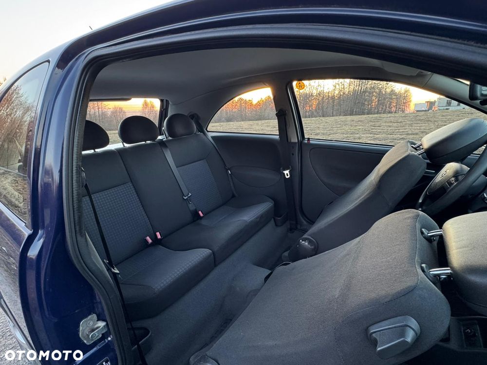 Opel Corsa 1.2 16V Essentia - 12