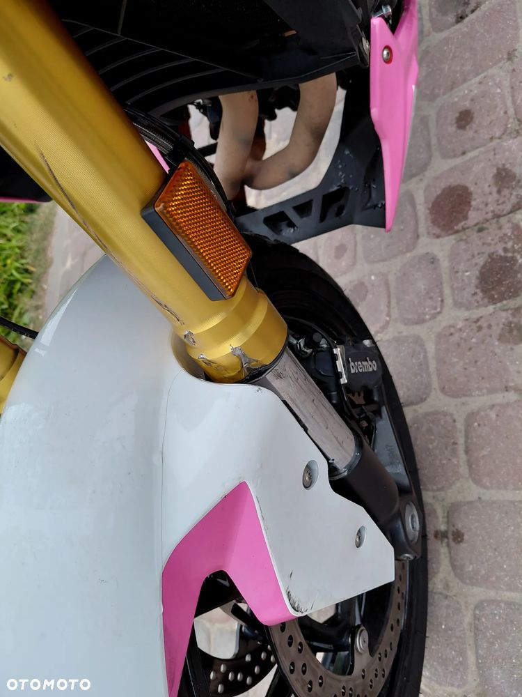 BMW F - 11