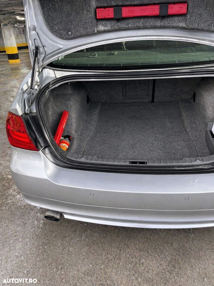 BMW Seria 3 318d - 15
