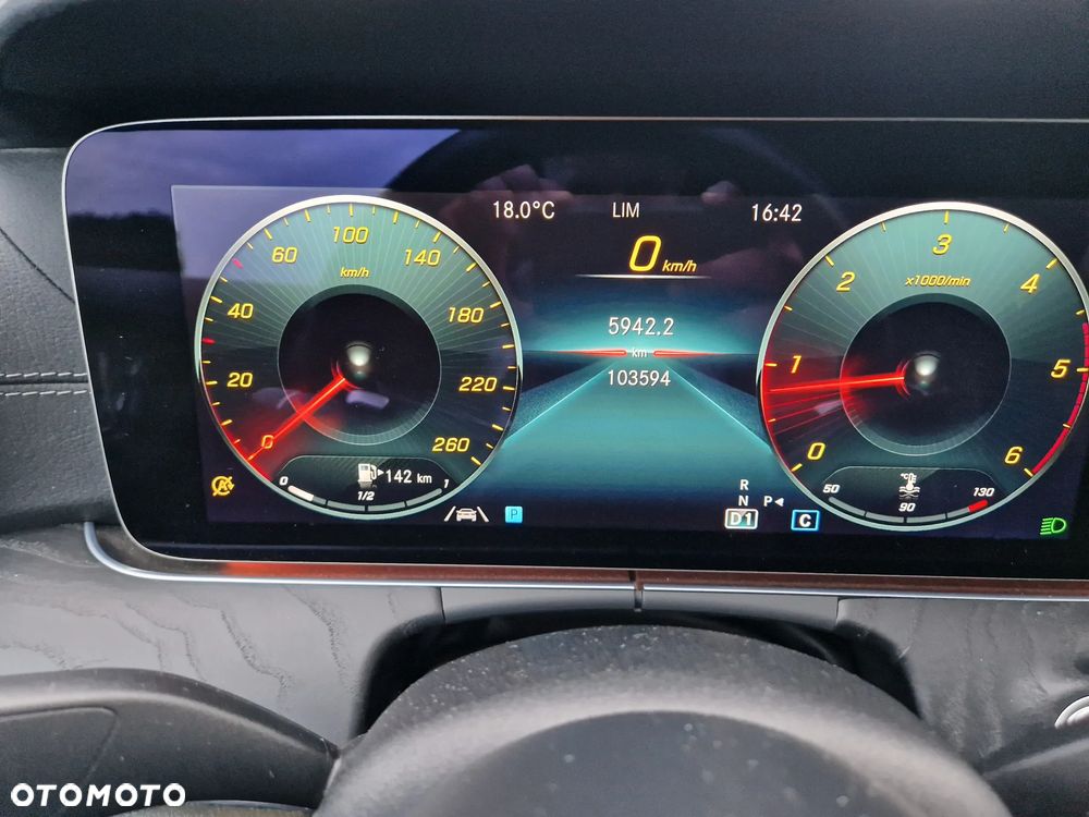 Mercedes-Benz Klasa E 220 d Coupe 4-Matic 9G-TRONIC - 12