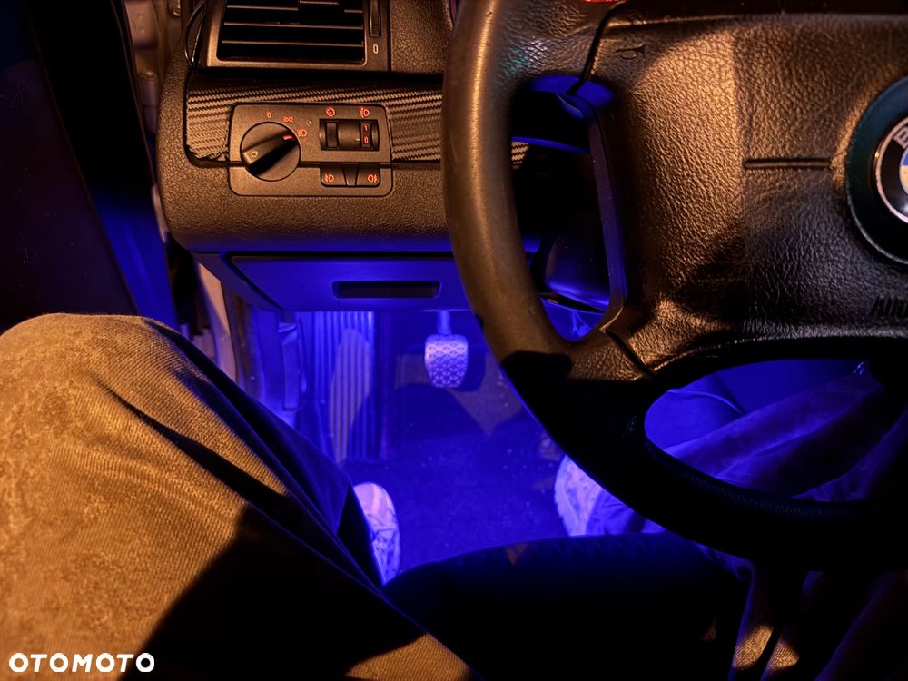 BMW Seria 3 318i - 16