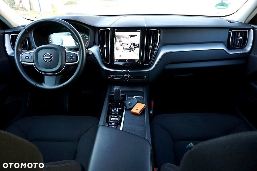 Volvo XC 60 B4 B Geartronic Momentum Pro - 32