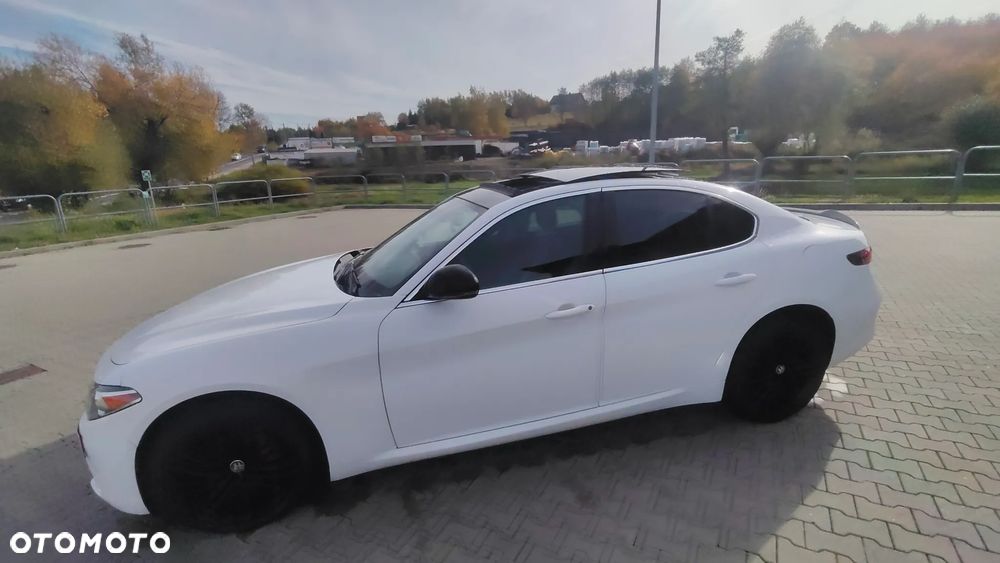 Alfa Romeo Giulia 2017 photo 3