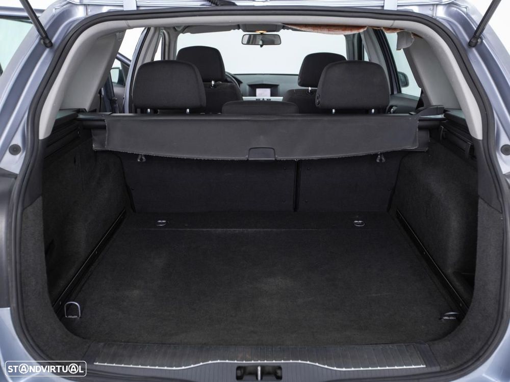 Opel Astra Sports Tourer - 11
