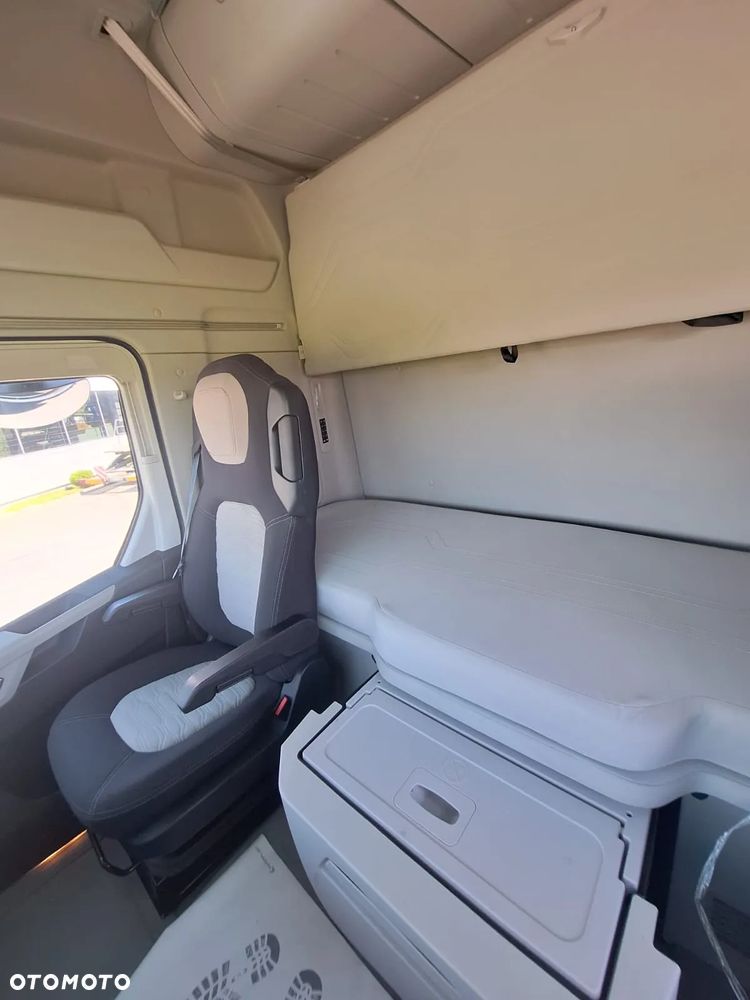 Ford F-MAX LOW DECK używane po kontrakcie serwisowym - 14