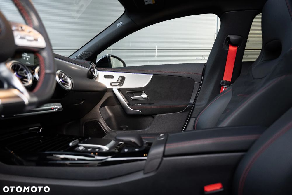 Mercedes-Benz CLA AMG 35 4-Matic 7G-DCT - 12