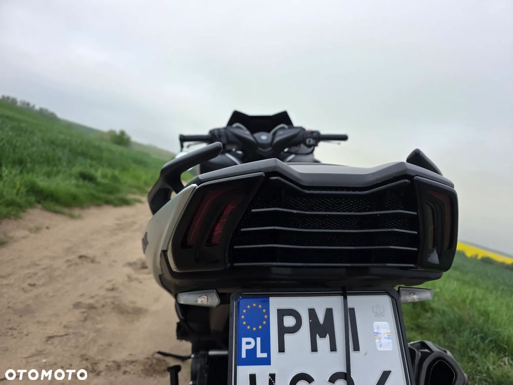 Yamaha Tmax - 8