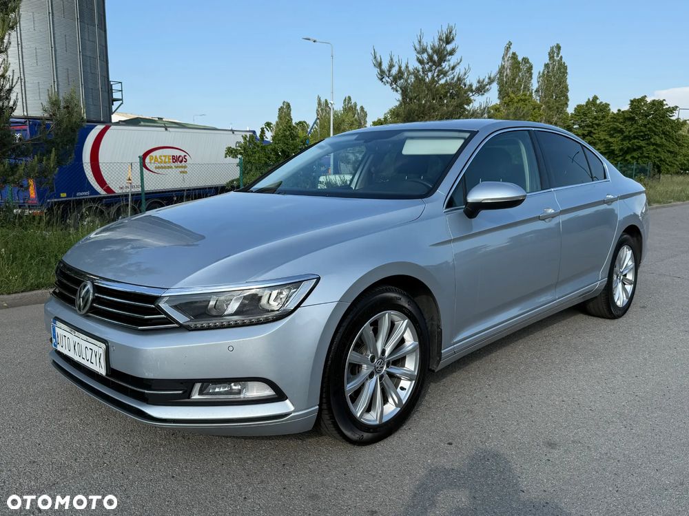 Volkswagen Passat - 1