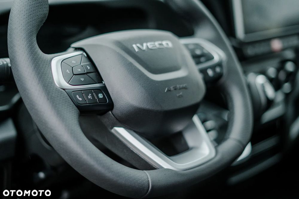 Iveco Daily 35S18HA8 V H2 Furgon Automat 3.0 od ręki - 23