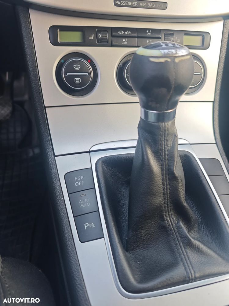 Volkswagen Passat - 13