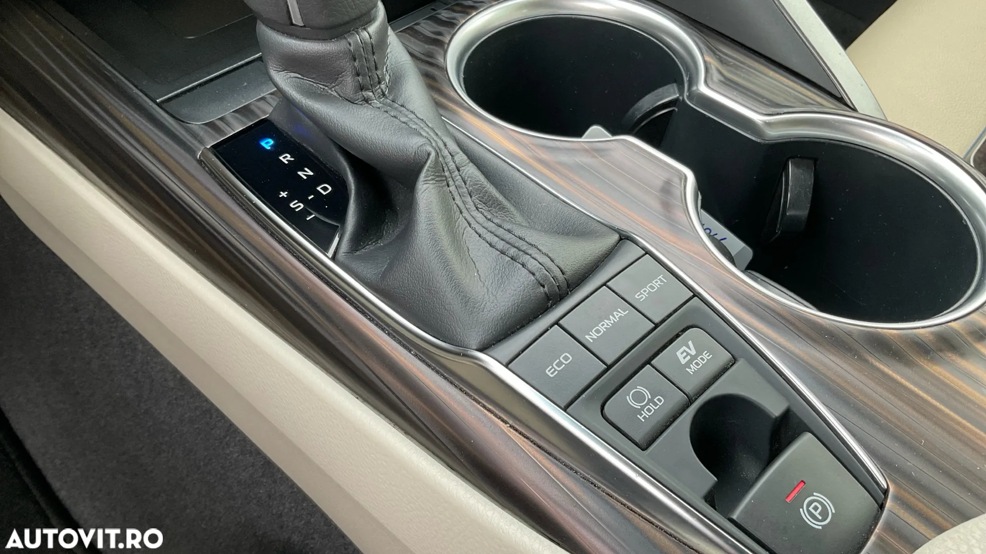 Toyota Camry 2.5 Hybrid Dynamic - 30