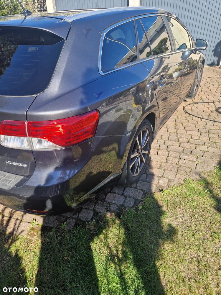 Toyota Avensis 2.0 D-4D Premium - 8