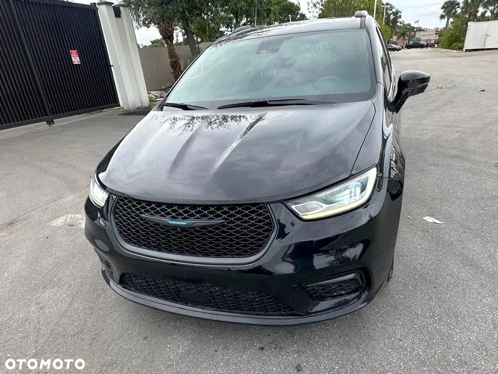 Chrysler Pacifica - 3