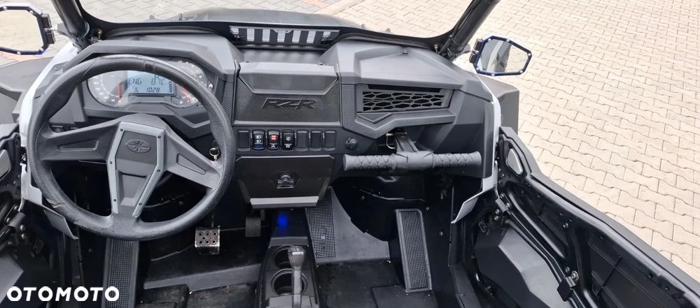 Polaris RZR - 11
