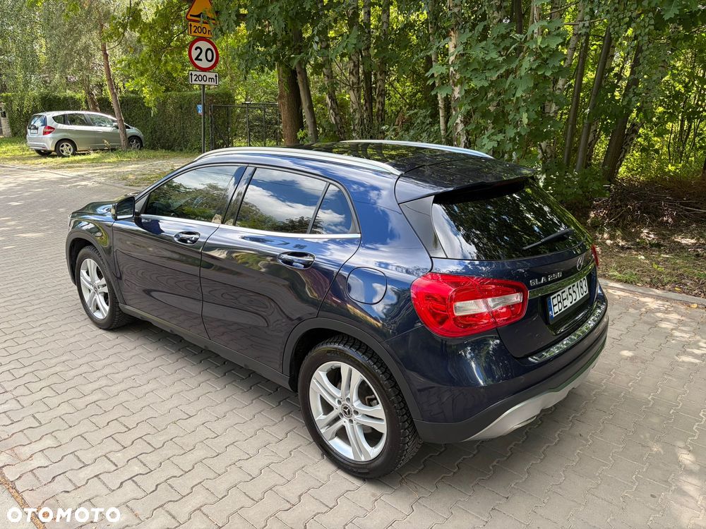 Mercedes-Benz GLA 250 7G-DCT Urban - 3