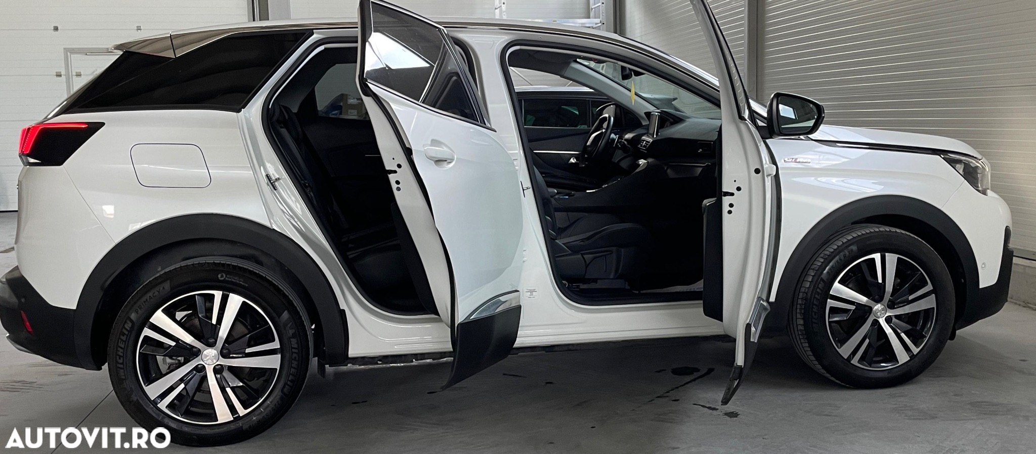 Peugeot 3008 1.2 PureTech S&S EAT8 Allure - 25