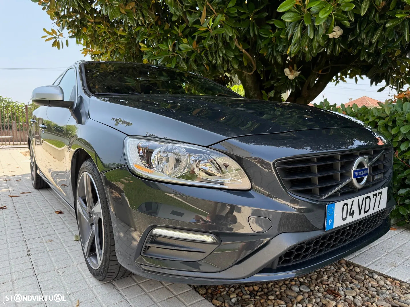 Volvo V60 2.0 D4 R-Design - 16