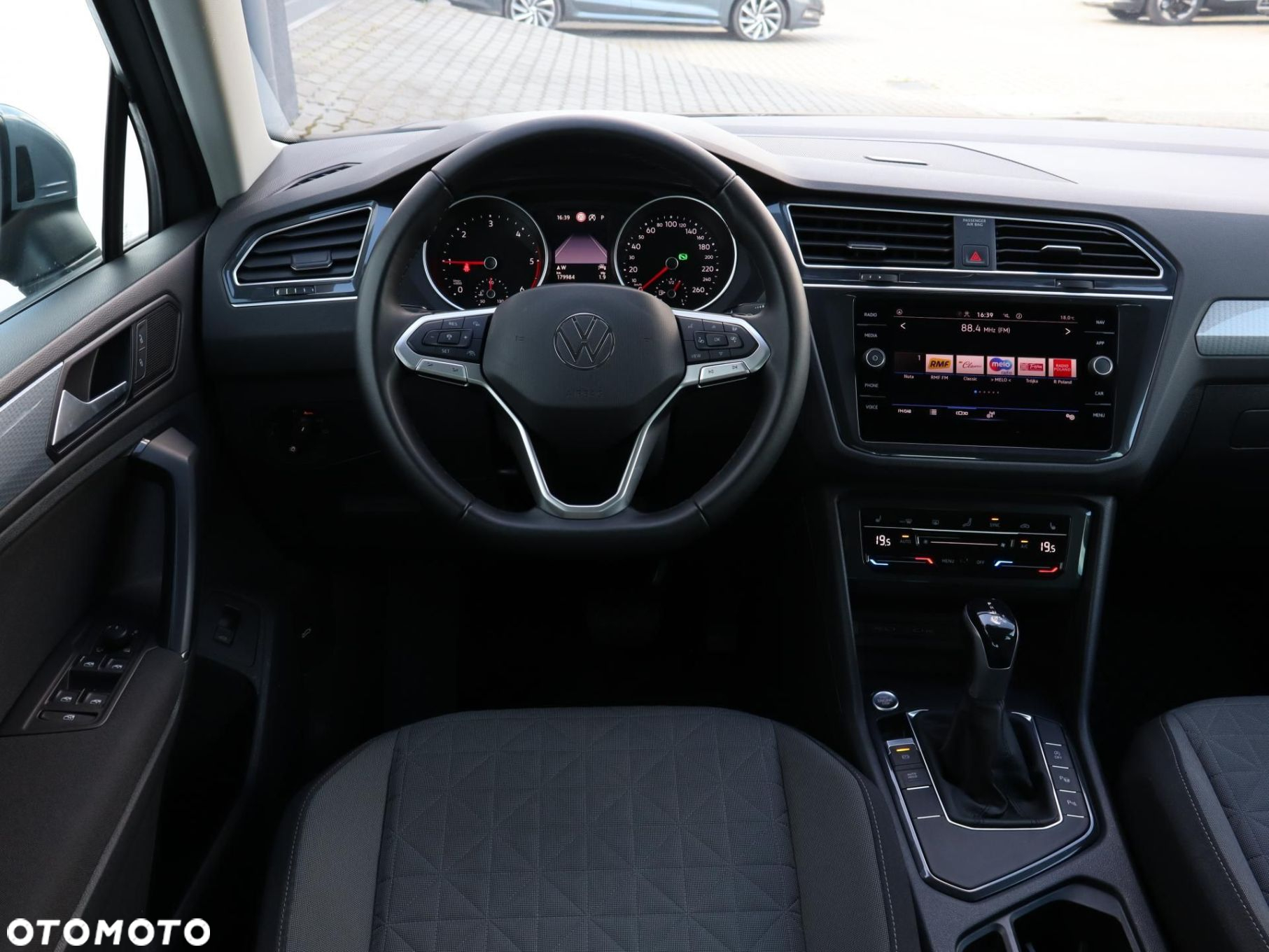 Volkswagen Tiguan - 10