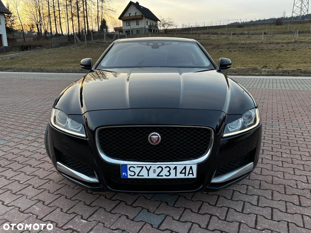 Jaguar XF 35t Prestige - 3