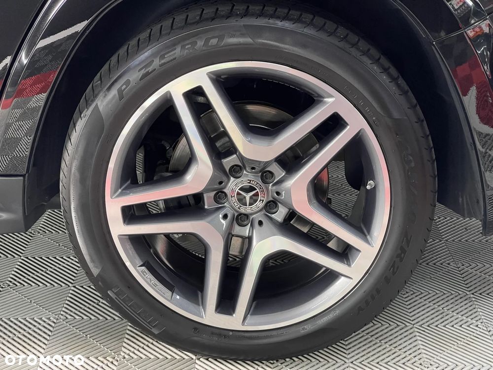 Mercedes-Benz GLS - 11