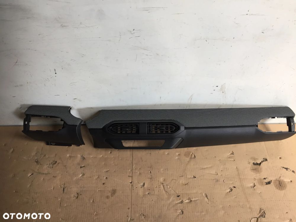 DACIA SANDERO III 21R KONSOLA - LISTWA DESKI DEKOR 683102674R