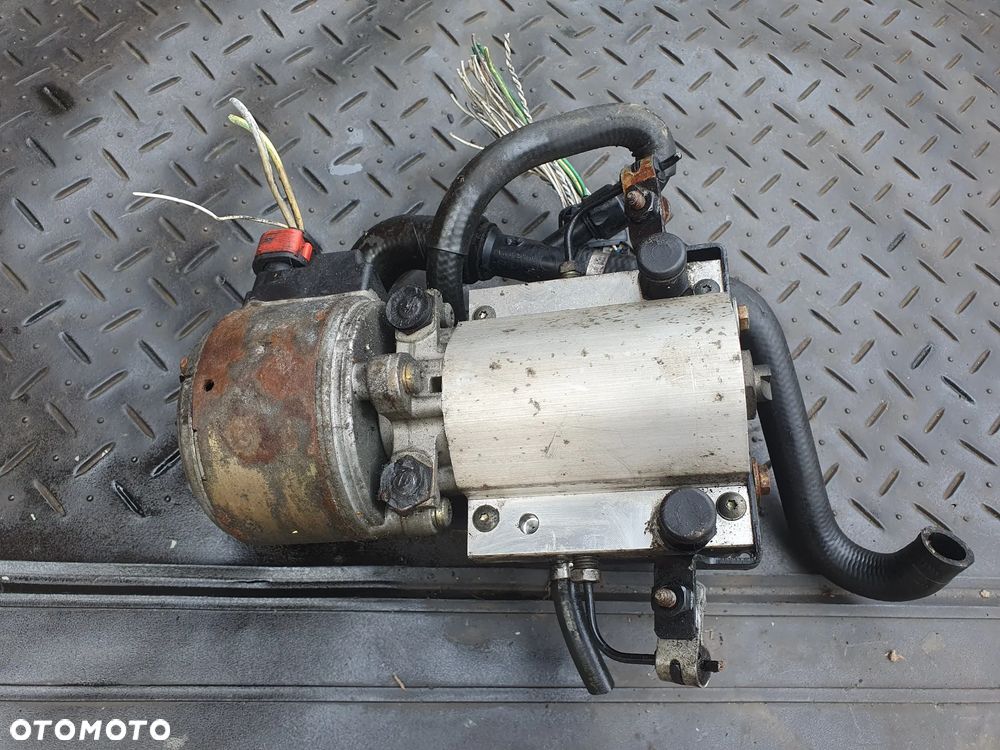 POMPA HYDRAULICZNA ZAWIESZENIA CITROEN C5 I  9636713880 POSIADAM 2 SZT - 9
