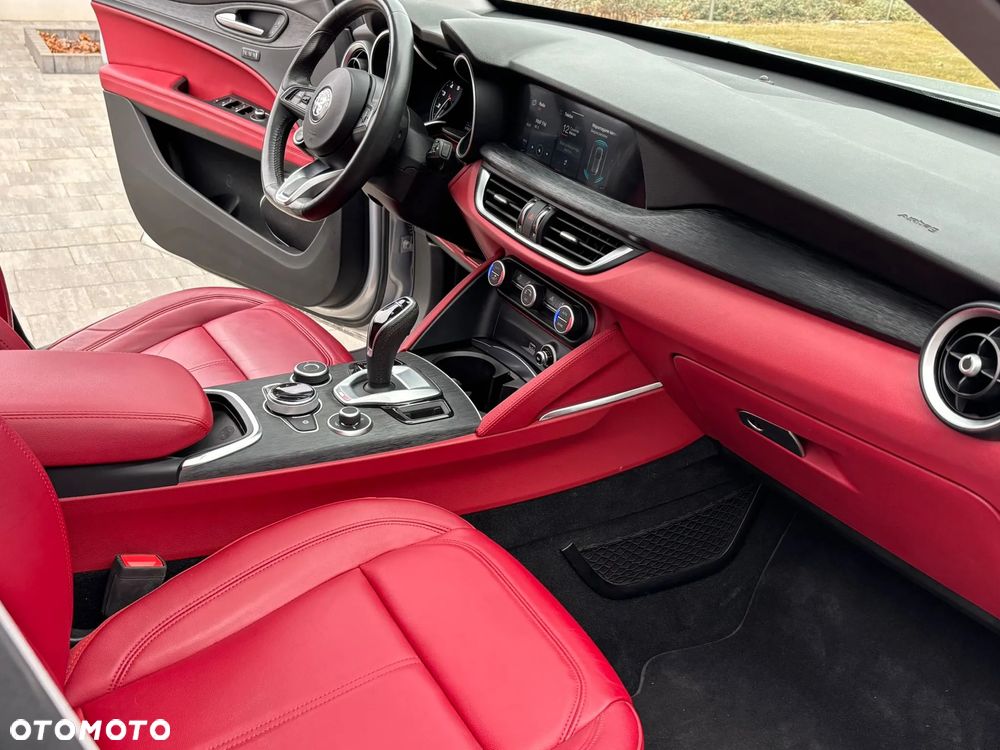 Alfa Romeo Stelvio - 14