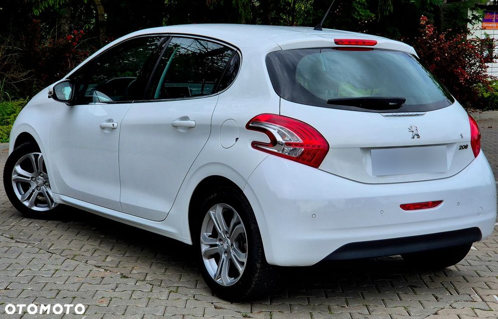 Peugeot 208 - 12
