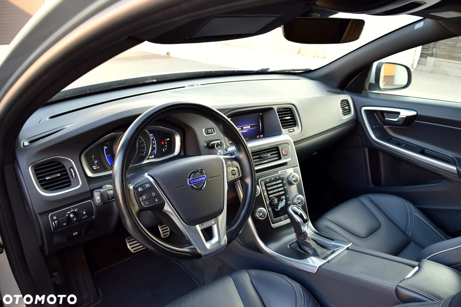 Volvo V60 D5 AWD R-Design Summum - 17