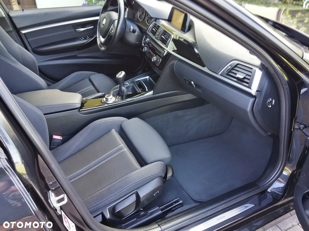 BMW Seria 3 320d Efficient Dynamics Sport Line shadow - 18