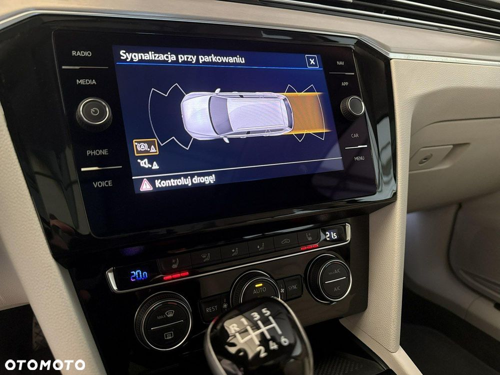 Volkswagen Passat - 27