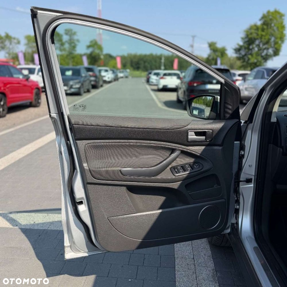 Ford Kuga - 12