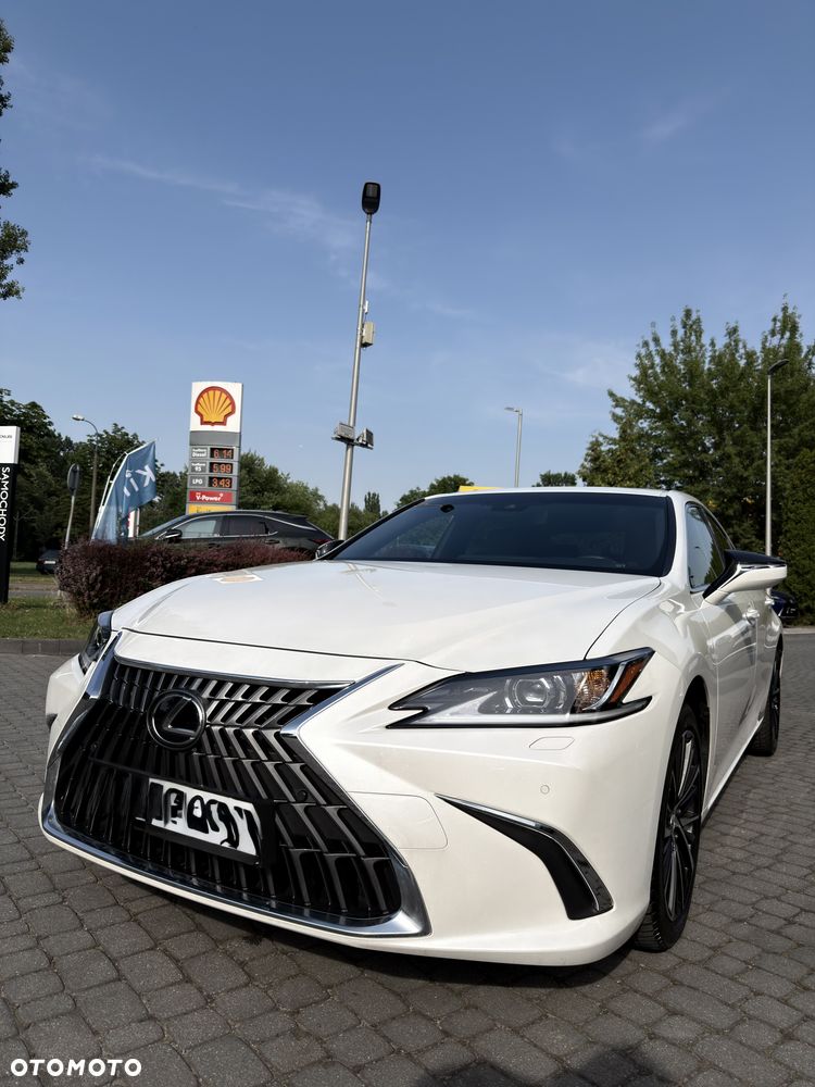 Lexus ES 300h Business Edition - 4